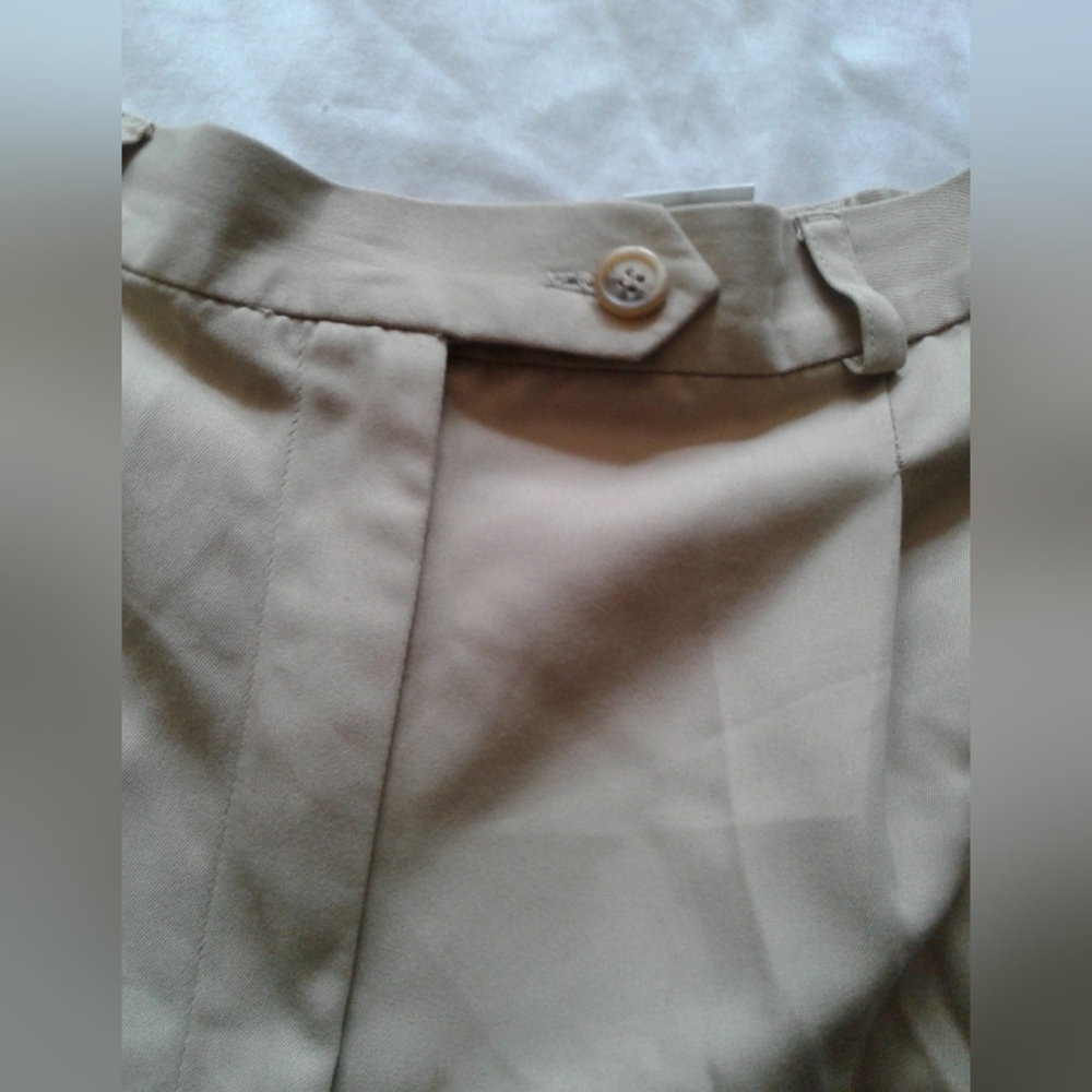 Shorts - Picture 2 of 4
